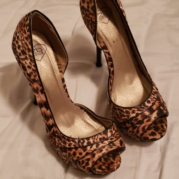 Leopard print high heels - Picture 2 of 3